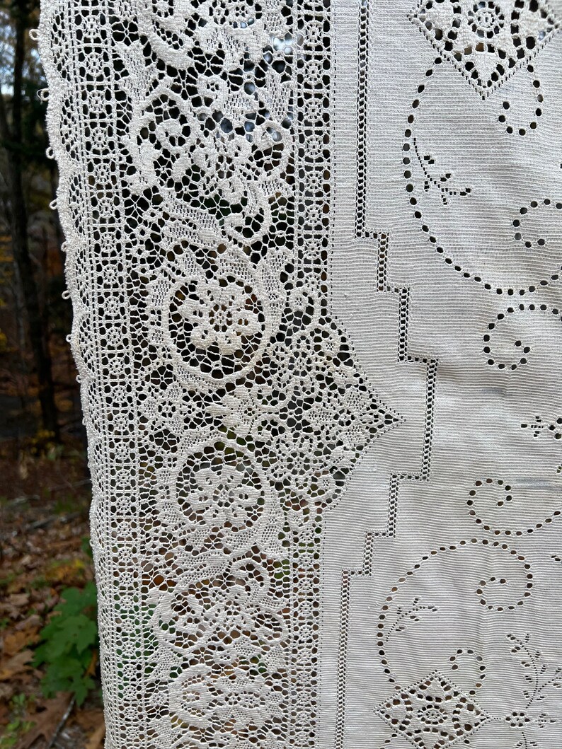 1940 Rectangular Quaker Lace Tablecloth Intricate Lace Designs