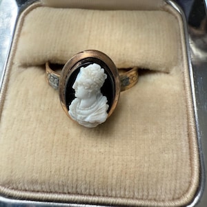 Vintage Cameo & Onyx Ring 14k Yellow Gold Size 7 ~ Collectible Victorian Ladies Cameo Ring ~ One of Kind Cameo Portrait Ring ~ High to Find