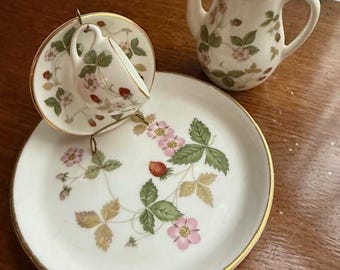 Vintage Wedgwood Wild Strawberry Miniature Teapot – Made in