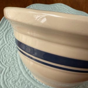 Vintage Friendship Pottery Blue Stripes Rührschüssel ~ 6-Quart Roseville Keramikschüssel ~ Made in USA ~ Hohes Sammlerstück, wie neuer Zustand