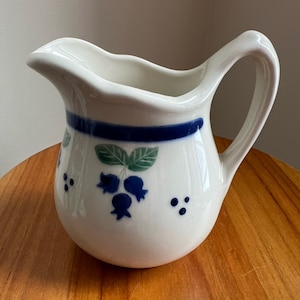 Vintage Hartstone Keramik Milchkännchen Krug Blaubeermuster ~ Hartstone Creamer Krug ~ Hartstone Keramik Blaubeermuster Milchkännchen