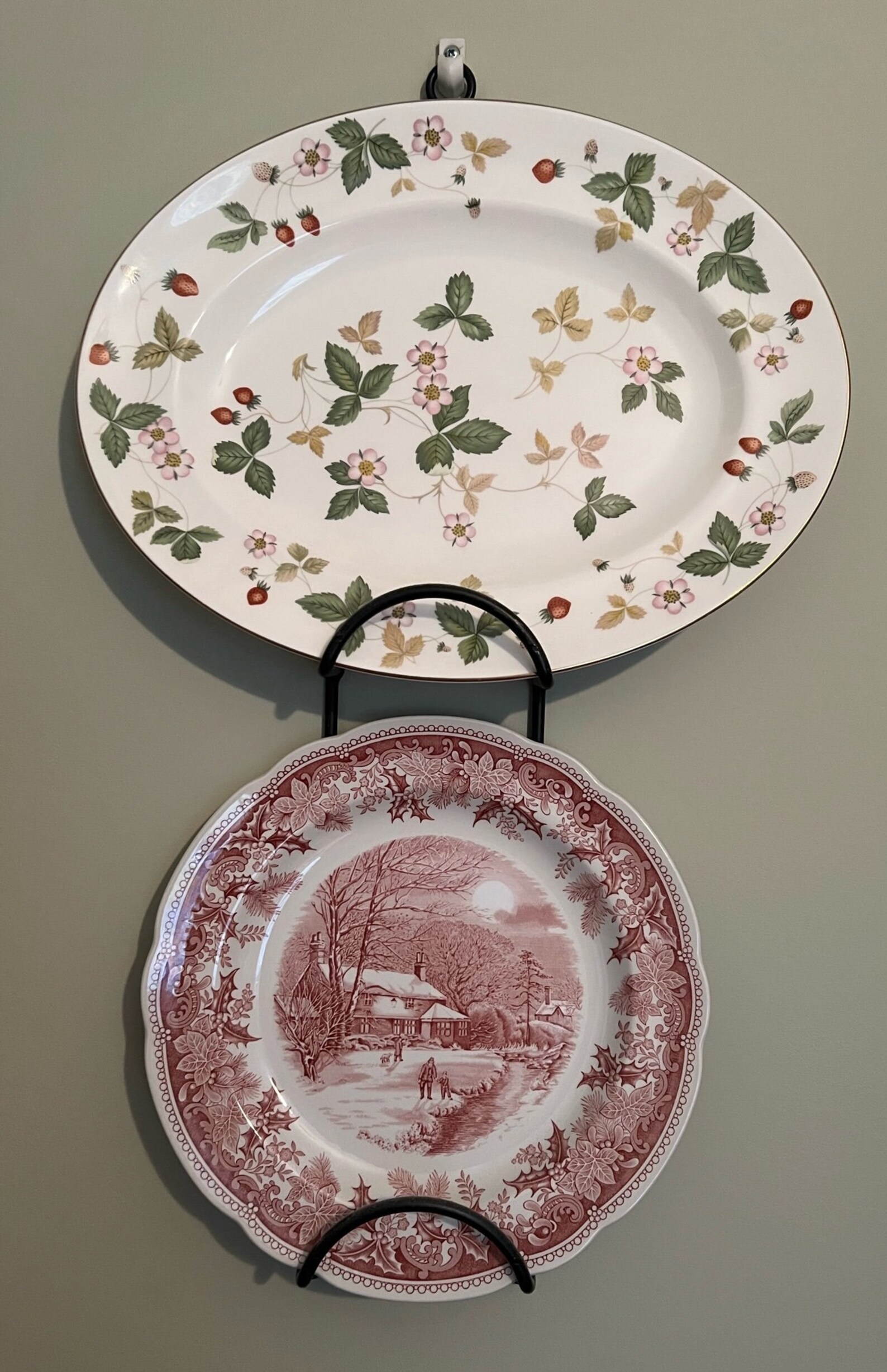 LONGABERGER Wrought Iron Wall Plate or Platter Holder Two Tiered Iron