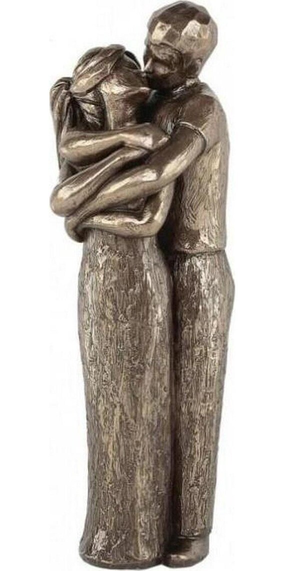 Wooden Lover Figurine Kissing Lovers Statues Wedding Decoration