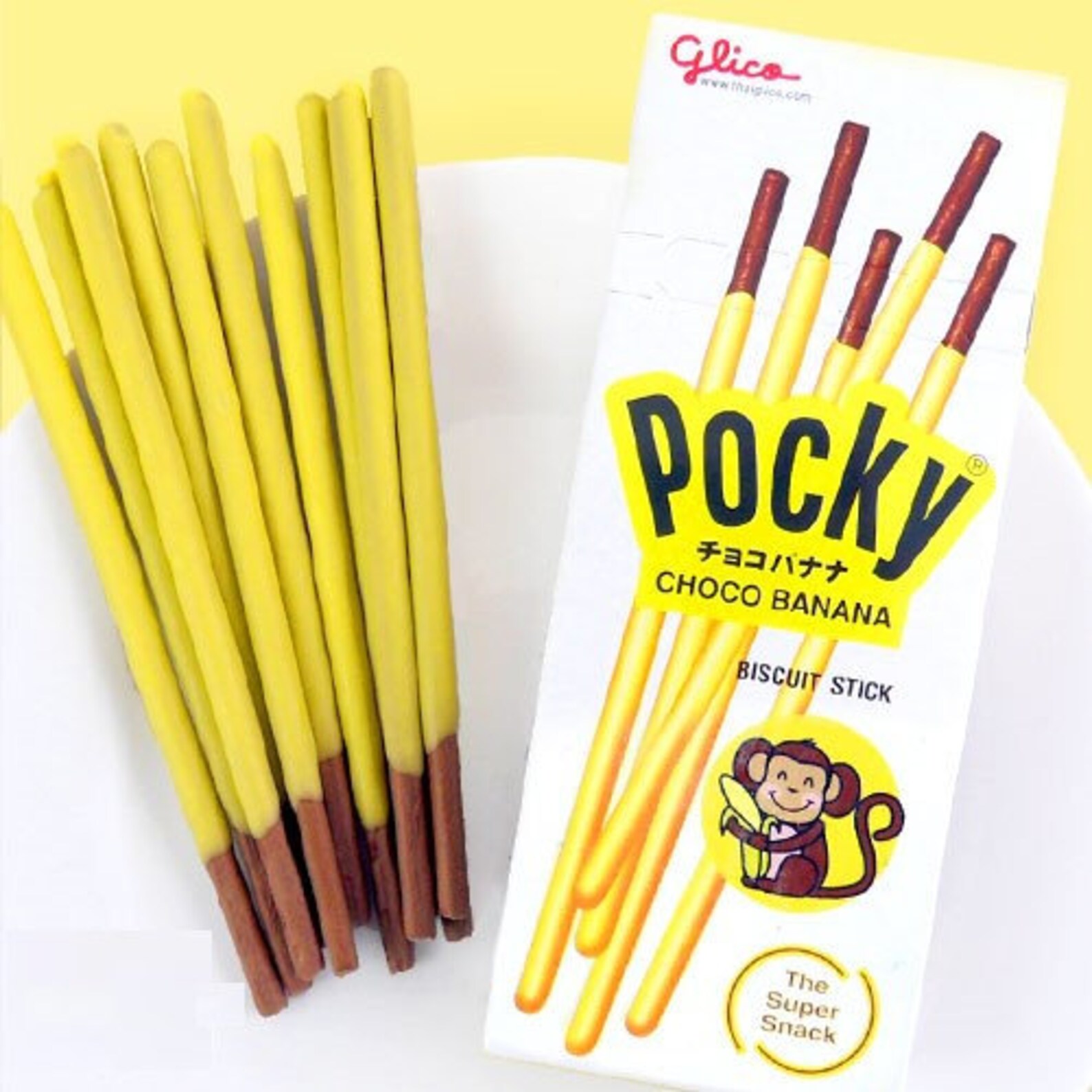 Choco sticks. Pocky choco banana. японские палочки pocky. бисквитные палочки ticky. choco sticks палочки.