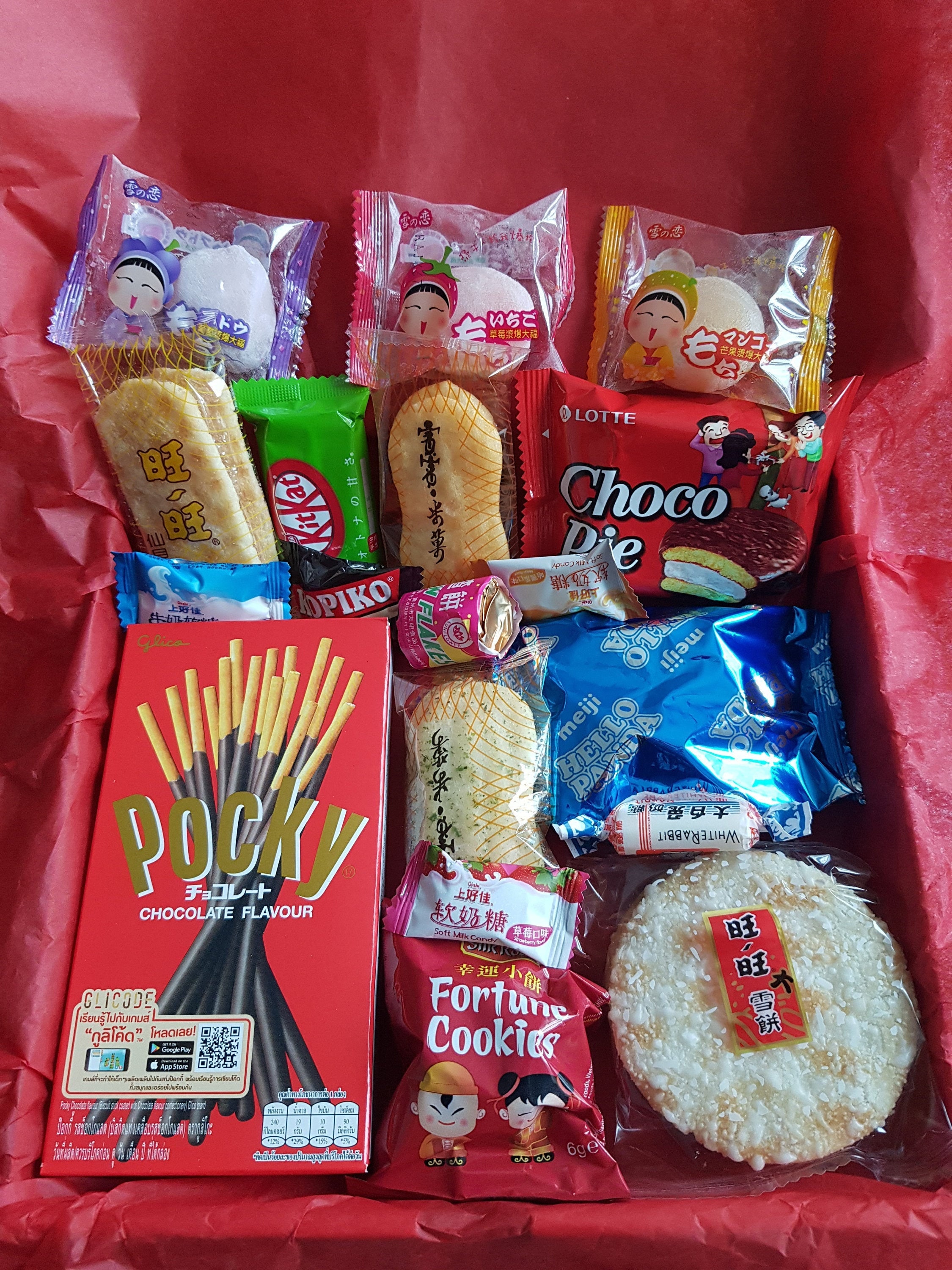 Japanese Sweets Box, 17 Pieces + 1 Extra Fortune Cookie! Sweet & Savoury, Tasty Snacks, Mystery Box, Hamper! + (Free Personalised Message!)