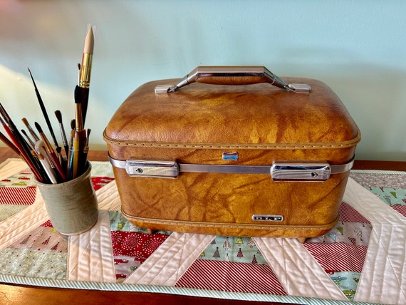 American tourists Train Case, brown marble - image 1