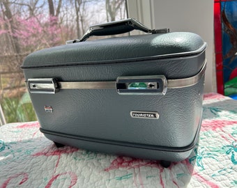 American Tourist Train Case, Steel Blue, Mirror