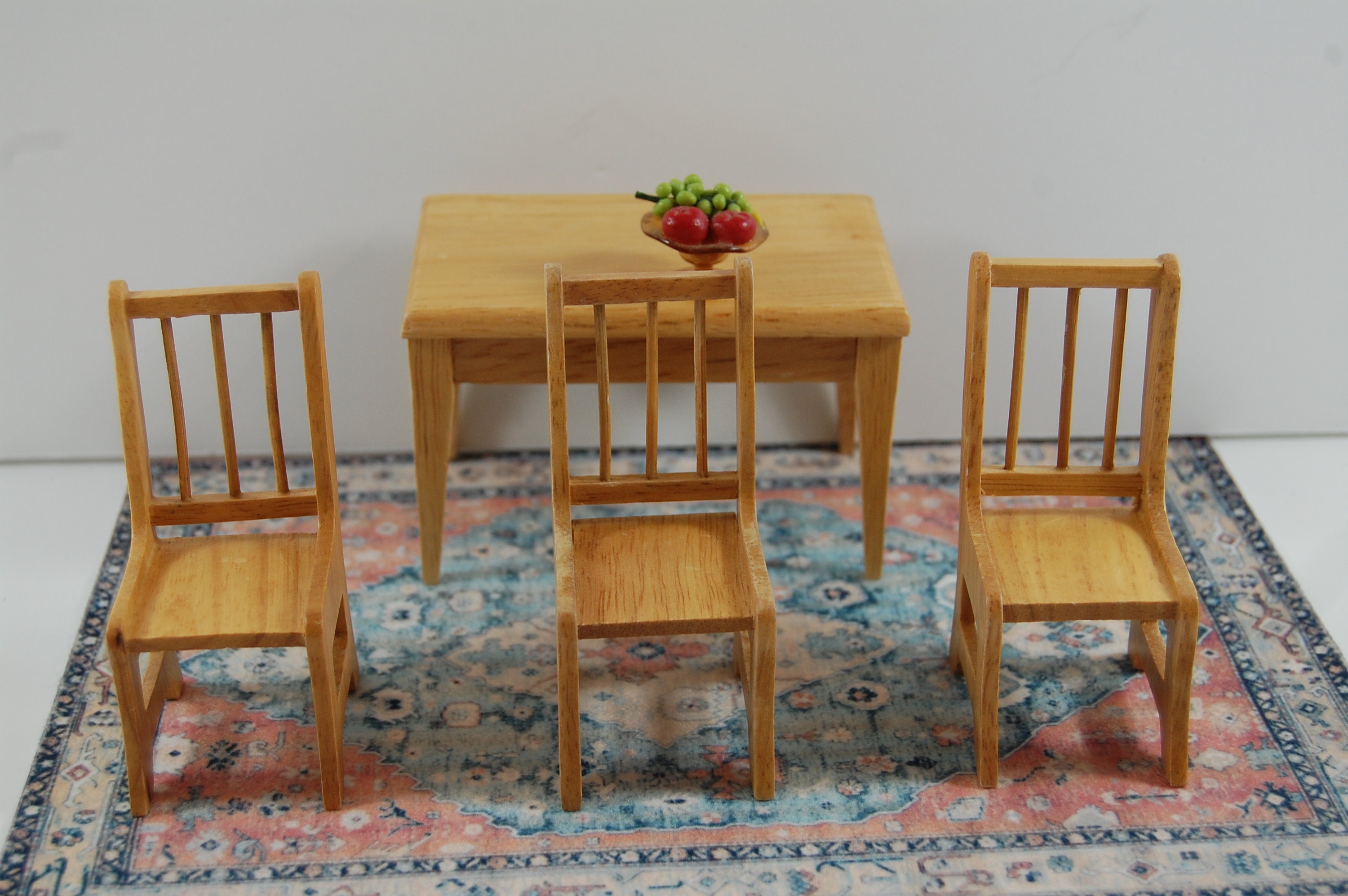 Miniature Dollhouse Table with Three Chairs Etsy.de