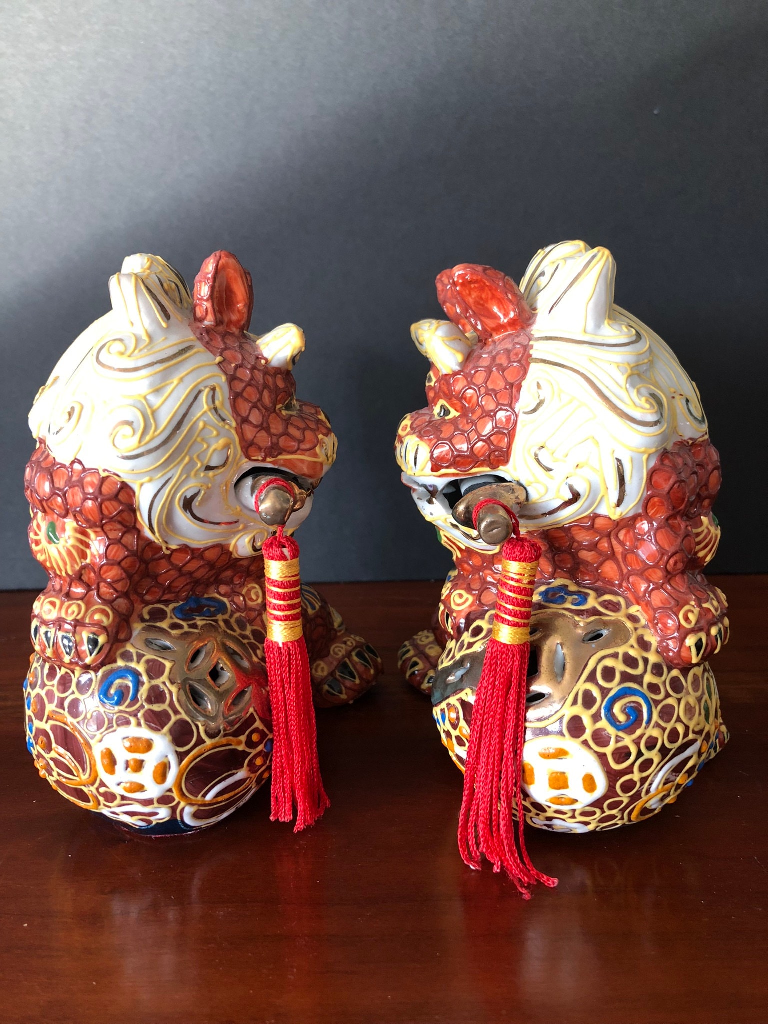 Gold Gargoyle Dog with red eyes ガーゴイルドッグ Holiday Home