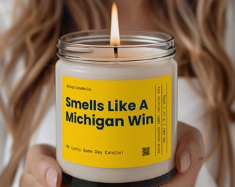 Candela profumata come una vittoria del Michigan / Candela da football / Michigan Wolverines / Regalo per il giorno della partita / Candela personalizzata / Regalo per tifosi sportivi / Partita fortunata