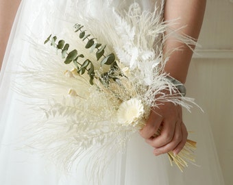 Ramo de flores secas blancas y verdes, ramo de boda boho, flores de boda naturales, recuerdo de boda, ramo de hierba de pampa, arreglo
