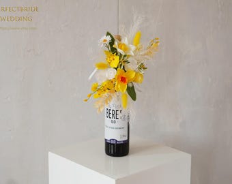 Klargul blomflaskbukett, blomsterarrangemang för vinflaska, flaskbukett, vinflaskbukett, vinpresent, vinflaskdekor