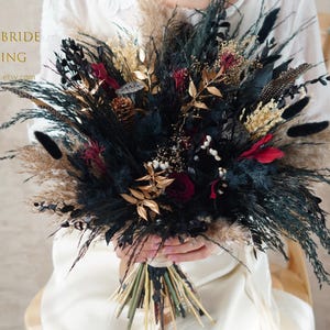 Schwarz / rote natürliche Boho Blumenhochzeitsblumenstrauß, Pampasgrasstrauß, getrocknete Blumenstrauß, Braut- / Brautjungferstrauß