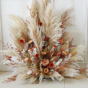 Arco/pergolato per matrimonio color arancione bruciato, decorazione floreale con arco e chuppah, sfondo, erba della pampa, stile boho, prodotto non finito