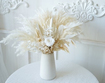 Bouquet de fleurs blanches, bouquet d'herbe des pampas, bouquet de fleurs séchées, décoration florale naturelle, mariage, petit centre de table, composition florale