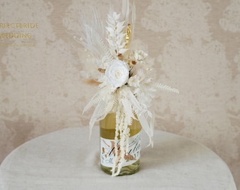 Centro de mesa de vino, ramo de botella blanca, arreglo floral para botella de vino, ramo de botella, ramo de botella de vino, regalo de vino, decoración de botella de vino
