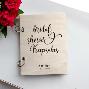 Garde-cartes personnalisé pour la douche nuptiale - classeur souvenir en bois gravé - cadeau personnalisé pour la future mariée - album souvenir de mariée - cadeau de douche