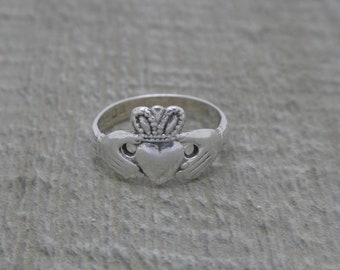 Vintage Sterling Silver Small Size Child Ladies Irish Made Claddagh Ring Size H