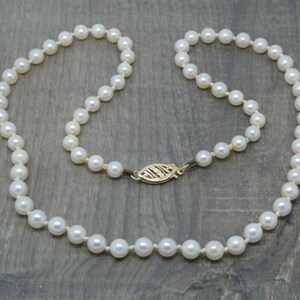 Beautiful vintage 14kt 14ct yellow gold knotted 4.80mm pearl 17&quot; necklace