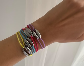 Modèle CAURI, Bracelet sur cordon cauri en acier inoxydable