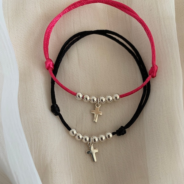 Modèle ANGELA & MARIA, bracelet sur cordon croix et perles