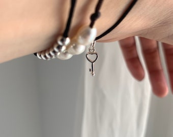 Modèle CLEA, bracelet sur cordon, clé en argent