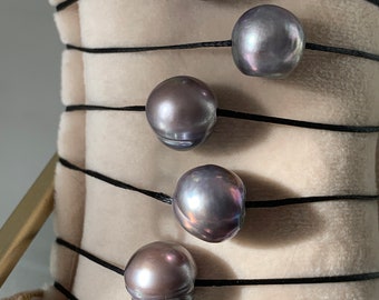 Bracele JADE, Bracelet sur cordon fin, perle d'eau douce foncée, perle noire, perle irisé, perle grise avec reflet