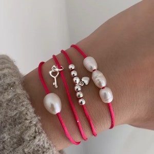 Bracelet PETITE VENUS, Bracelet sur cordon, Perle d'eau douce image 4