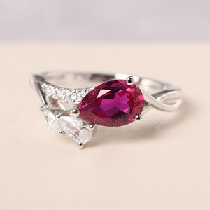 Anillo único de plata de ley con plumas y rubí en forma de lágrima, anillo de aniversario con piedra de nacimiento de julio.