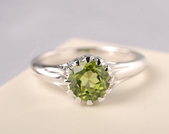 Vintage peridot wedding ring sterling silver round cut green gemstone solitaire ring August birthstone