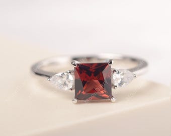Anillo de compromiso de granate natural auténtico en plata de ley con corte princesa y piedra preciosa roja, regalo de aniversario, piedra de nacimiento de enero.