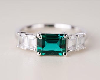 Engagement Ring Emerald Cocktail Ring Baguette Side Stone May Birthstone Ring in Silver/Gold