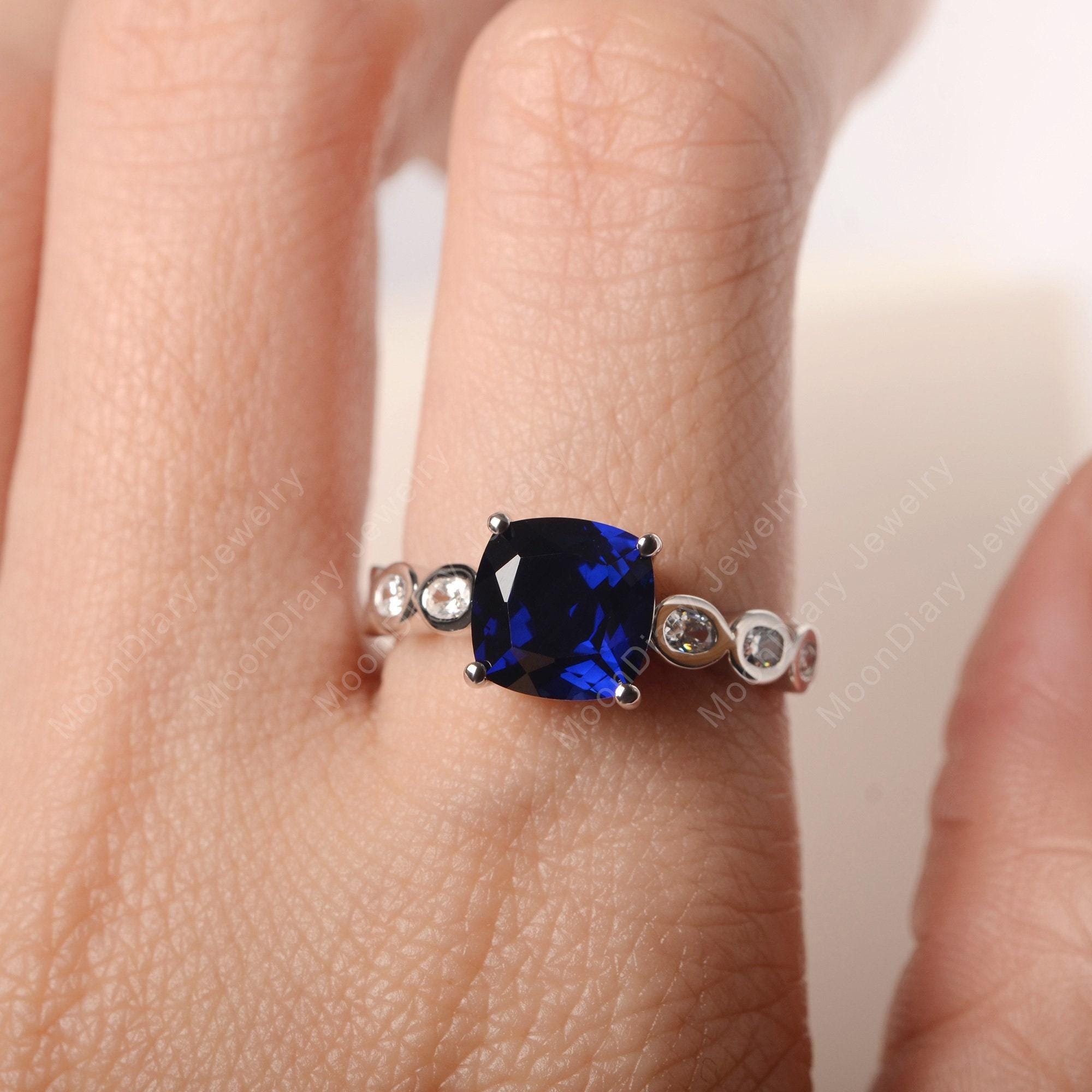 Bague De Fiançailles Saphir Bleu Coussin En Argent 925 – Taille 4 à 14, Fait Main, Pierres 3 Carats (Inde)