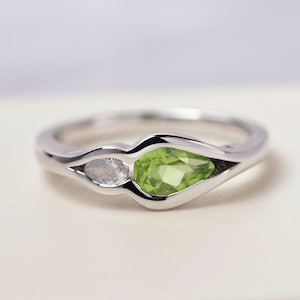 Peridot engagement ring silvrer pear shaped green stone August birthstone mothers ring