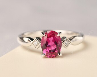 ユニークなルビーターテルリング、オーバルカットステートメントリング