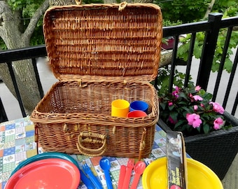 picnic crockery