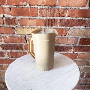 Vintage Tupperware 2 Quart Beige Pitcher with White Pop-Up Lid | Tan Plastic Beverage Server | Pitcher 800-1 Lid 801-3 | 1970s Kitchenware