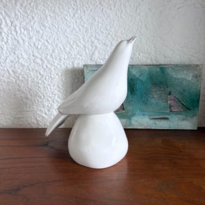 Weisser porzellanvogel