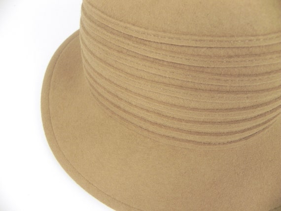 Georgette Wide Brim Felted Fur Hat | Vintage Derb… - image 2