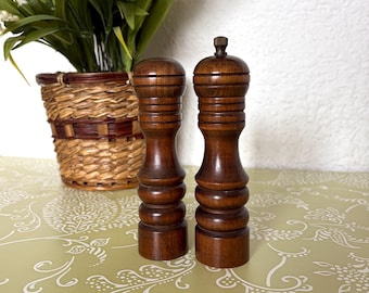ALESSI Mr. Mrs. Chin Salt & Pepper Shakers | Yellow and Green Set