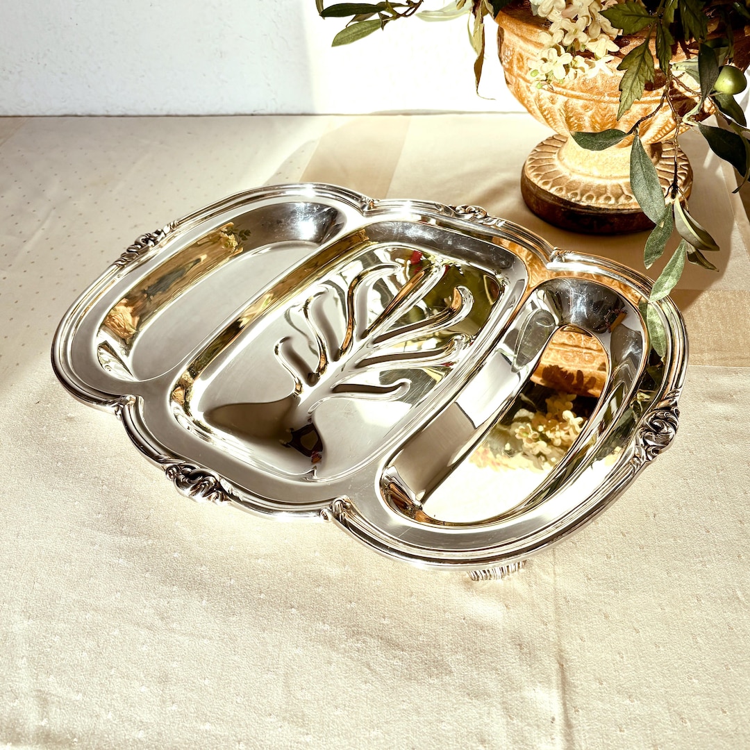 Oneida Heirloom Melon Silver Plate Footed Meat Carving Platter