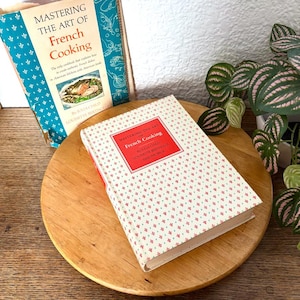 Julia Child Mastering the Art of French Cooking | 1966 Edition Cookbook | 1960s Home Cooking