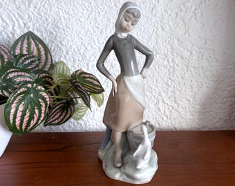 Vintage Lladro Girl With Duck Figurine: Daisa Porcelain, #1052
