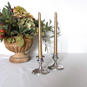 Par vintage silverpläterade ljusstakar | Klassisk fransk lantlig stil