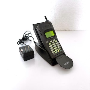 Motorola UltraTAC 700A Celular Phone | 1990s Flip-Phone | TESTED & WORKING!