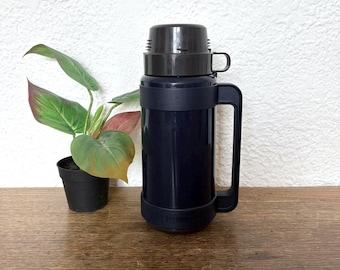 Vintage marinblå termos | 0,75 liter, bärbar behållare | Tillverkad i Kanada