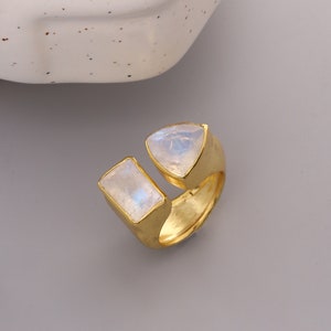 Anello pietra di luna in oro. Anello di dichiarazione Boho. Anello con citrino, ossidiana, rutilo dorato, apatite, lapislazzuli, ametista, quarzo rosa. Corniola, Opale