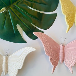 Mariposa de cerámica / Mariposa decorativa / Mariposa de cerámica pintada a mano / Mariposa decorativa de pared