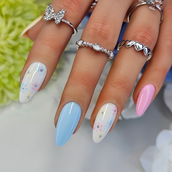 Cute spring floral press ons, pastel colours, spring, trending, Reusable press on nails. Handmade by a qualified nail tech