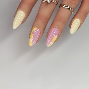 Lemon yellow floral press on nails, pastel yellow, light yellow, press ons, uk based, handmade, qualified nail tech, trending, cute pretty